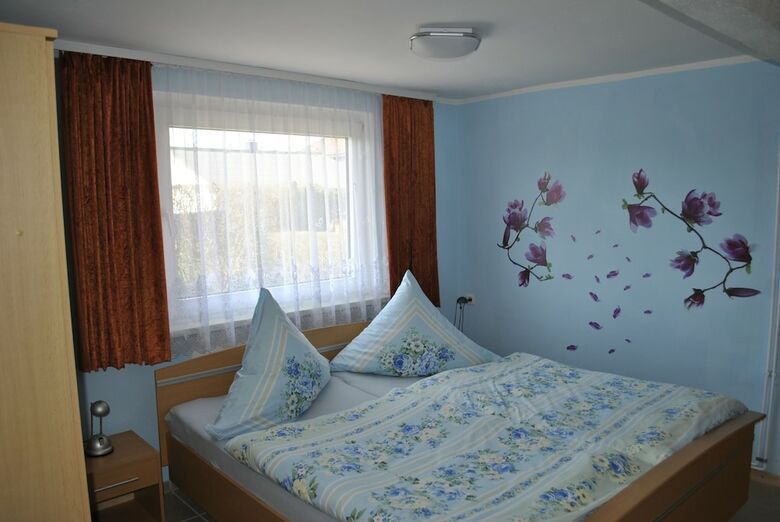 Apartamentos Pension Haus M�ckenheim
