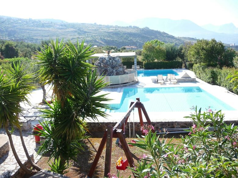 Apartamentos Maniatiko Village