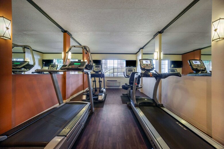 Hotel Comfort Suites