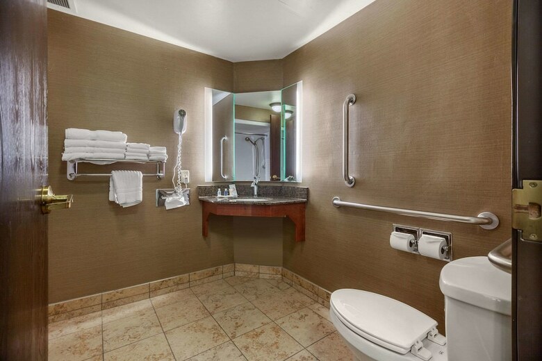 Hotel Comfort Suites