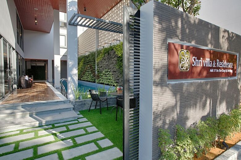 Hotel Shri Villa & Residence