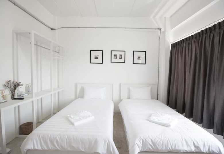 Hotel Flat White Cafe X Poshtel