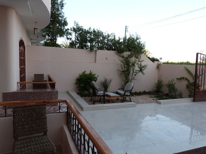 Aparthotel Luxor Plaza House