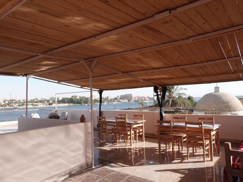 Aparthotel Luxor Plaza House