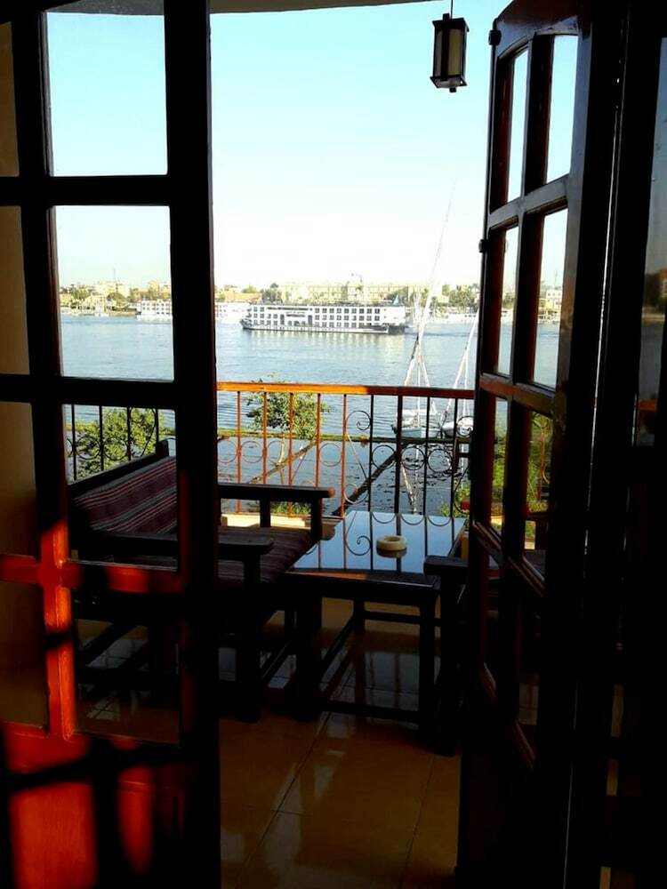 Aparthotel Luxor Plaza House