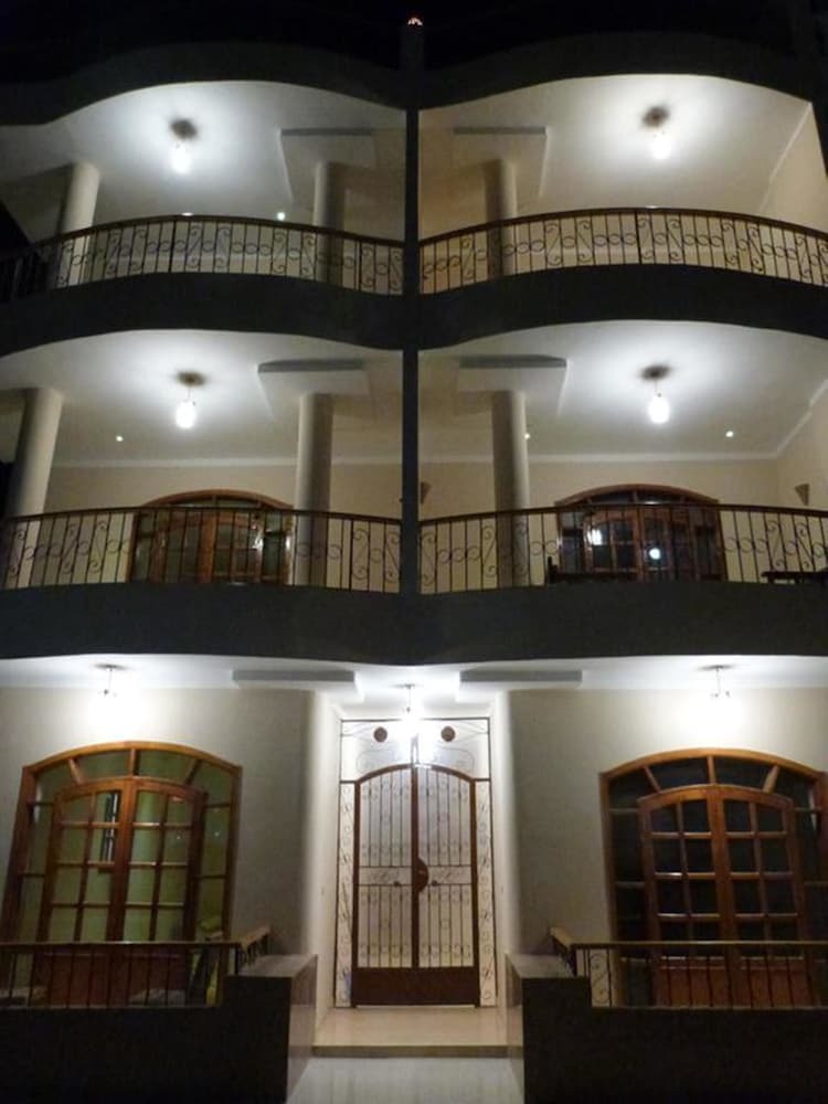 Aparthotel Luxor Plaza House