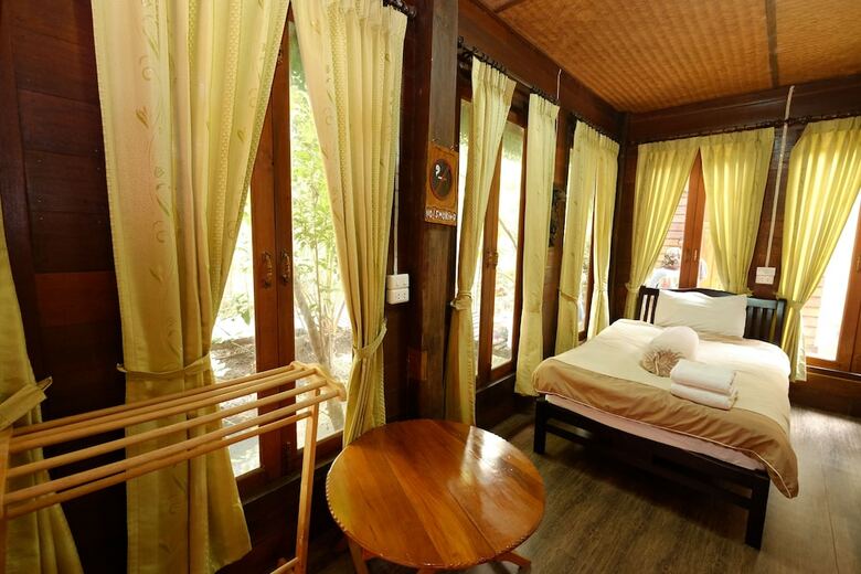 Hotel P&p Coffee & Resort Mae Sariang