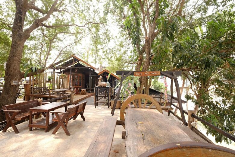 Hotel P&p Coffee & Resort Mae Sariang