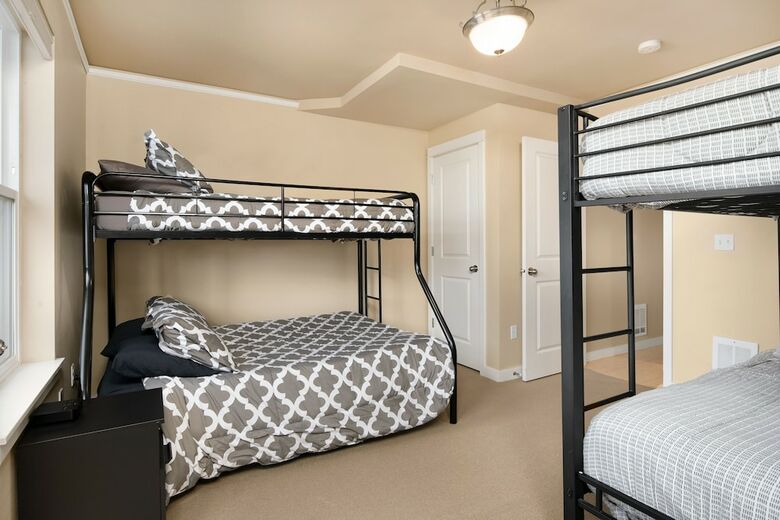 Seattle Vacation Home: Life's A Game