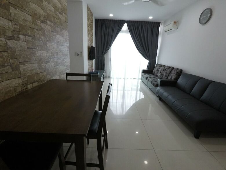 3r2b Seaview Condo
