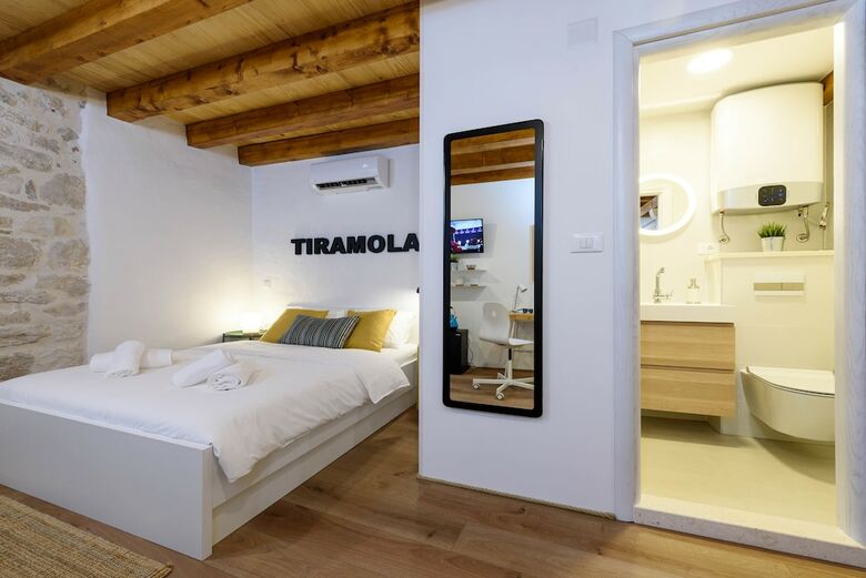 Hotel Guest House Tiramola
