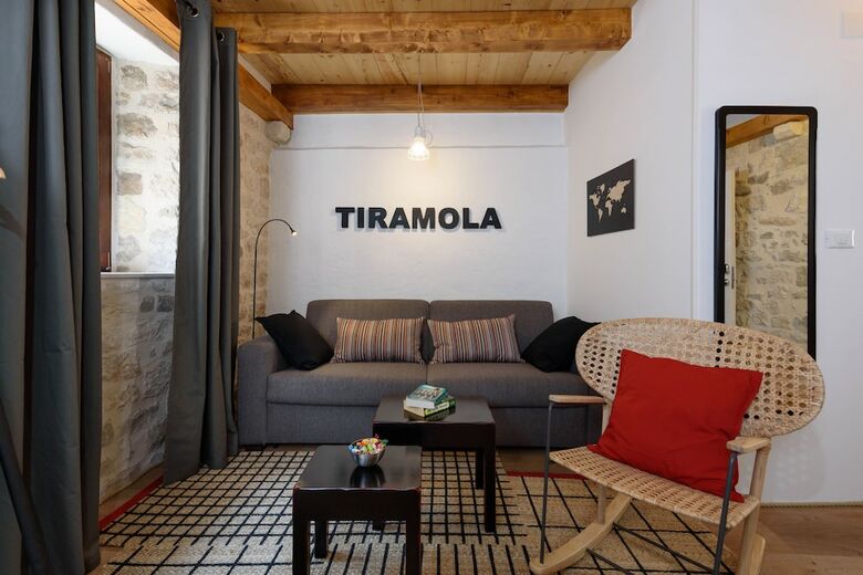 Hotel Guest House Tiramola