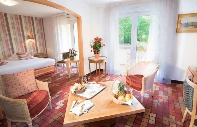 Hotel Les Trois Soleils de Montal