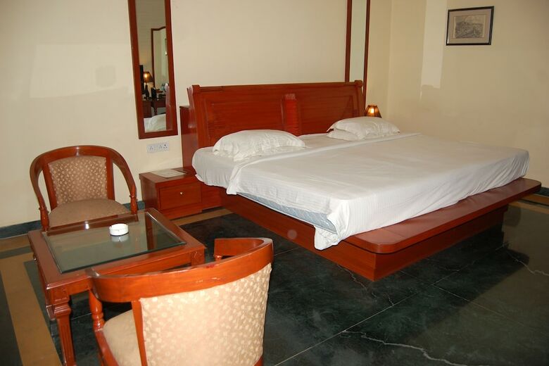 Hotel The Royal Residency