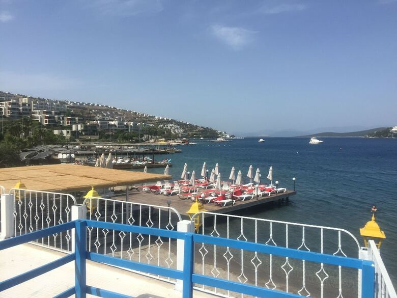 Estrella Beach Hotel