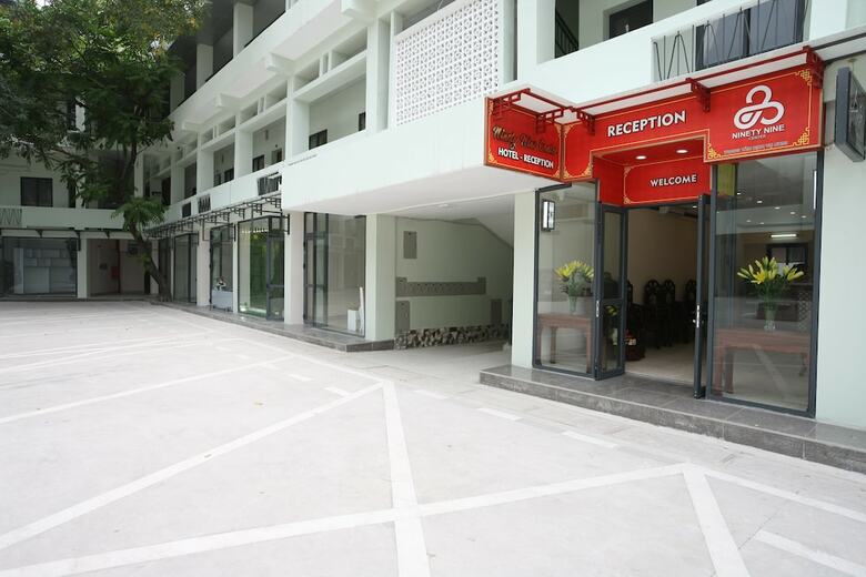 Hotel Ninety Nine Center