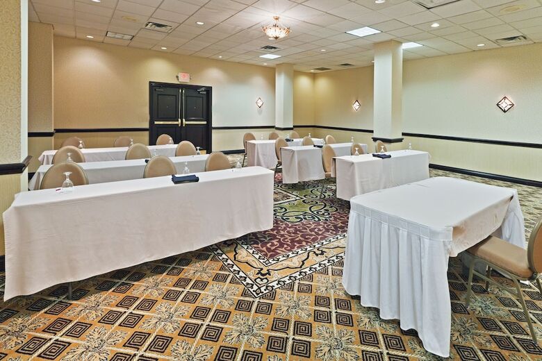 Radisson Hotel Oklahoma City Northwest