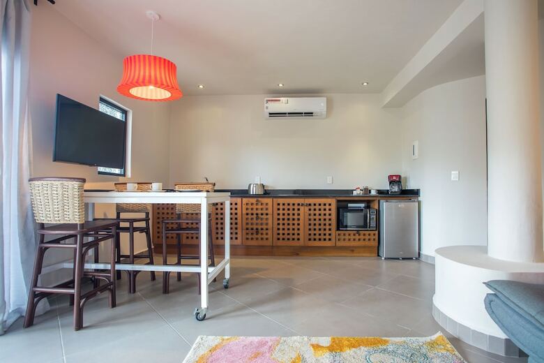 Aparthotel Honey B Suites