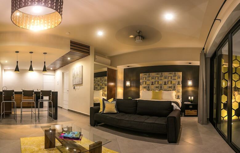 Aparthotel Honey B Suites