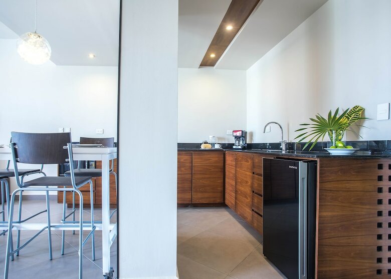 Aparthotel Honey B Suites