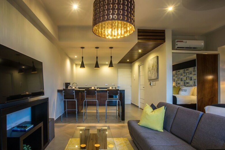 Aparthotel Honey B Suites