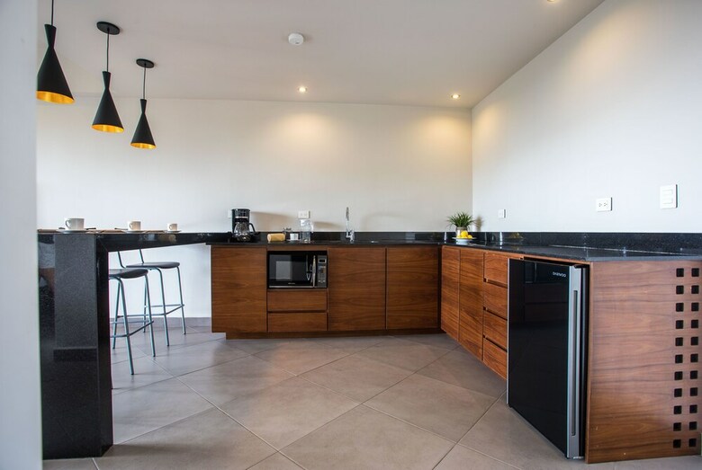 Aparthotel Honey B Suites
