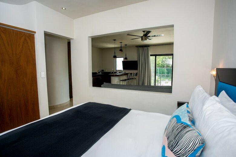 Aparthotel Honey B Suites