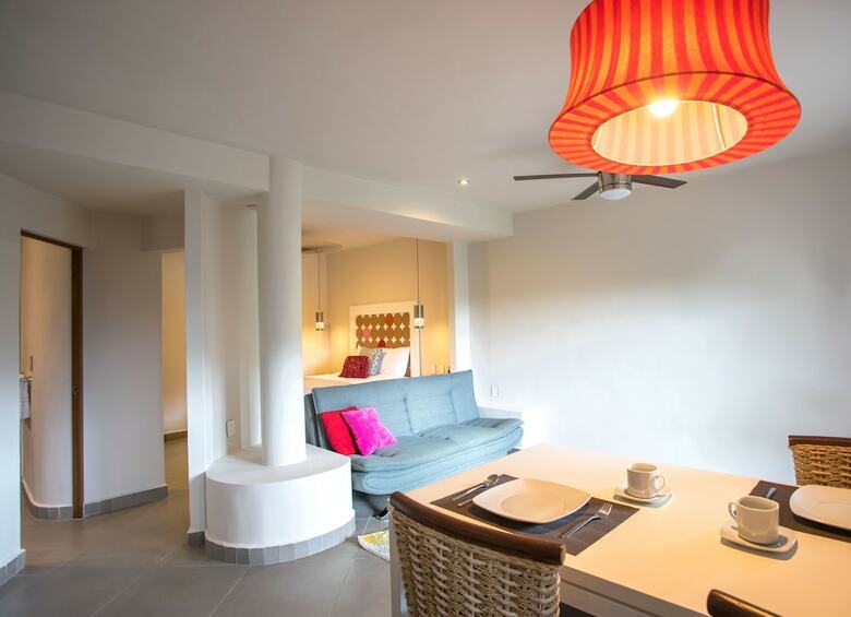 Aparthotel Honey B Suites