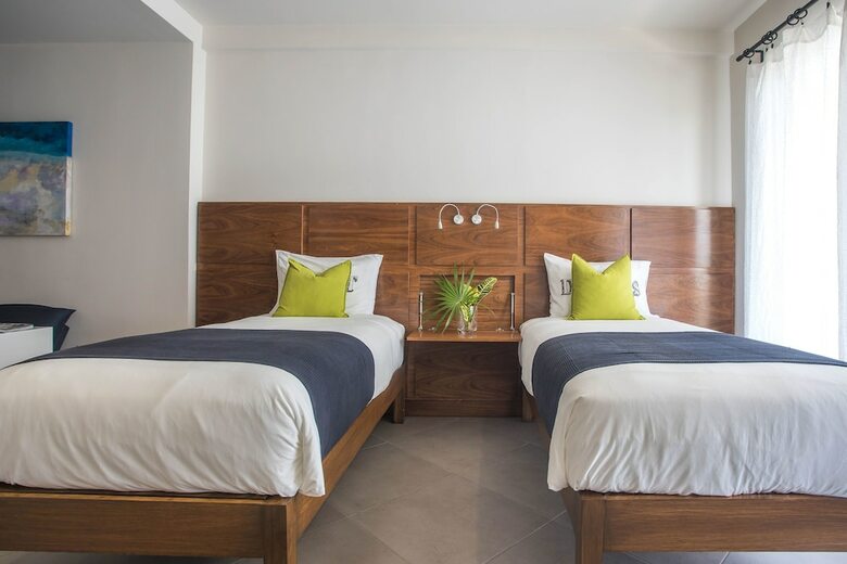Aparthotel Honey B Suites