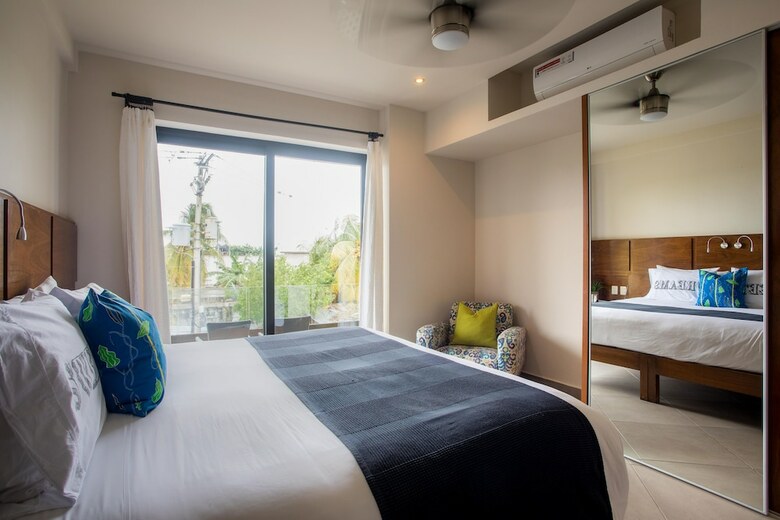 Aparthotel Honey B Suites