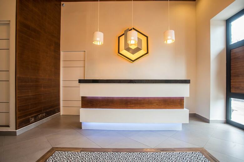 Aparthotel Honey B Suites