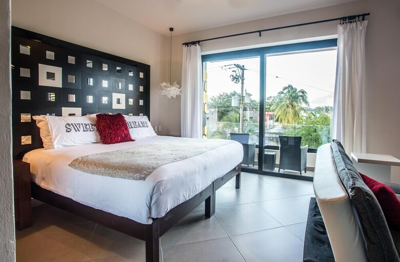 Aparthotel Honey B Suites