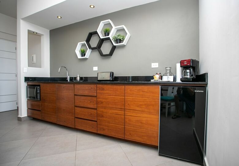 Aparthotel Honey B Suites