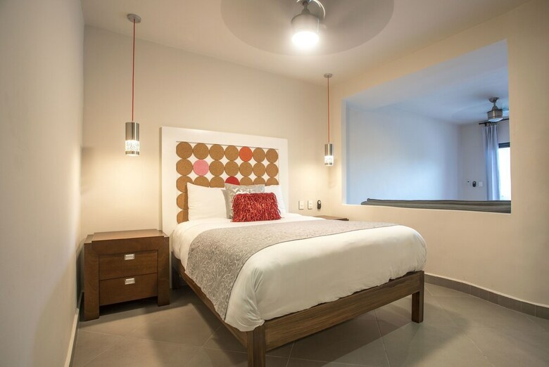 Aparthotel Honey B Suites