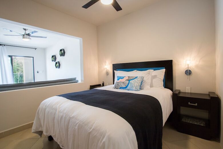 Aparthotel Honey B Suites