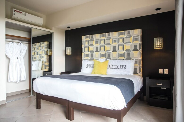 Aparthotel Honey B Suites