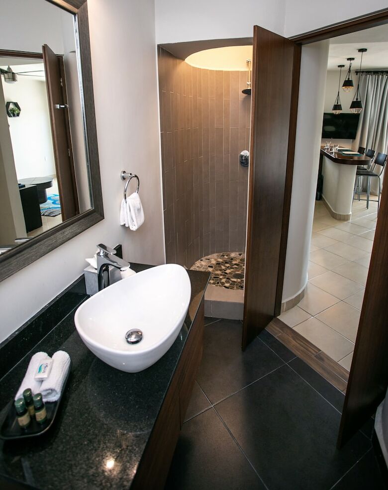 Aparthotel Honey B Suites