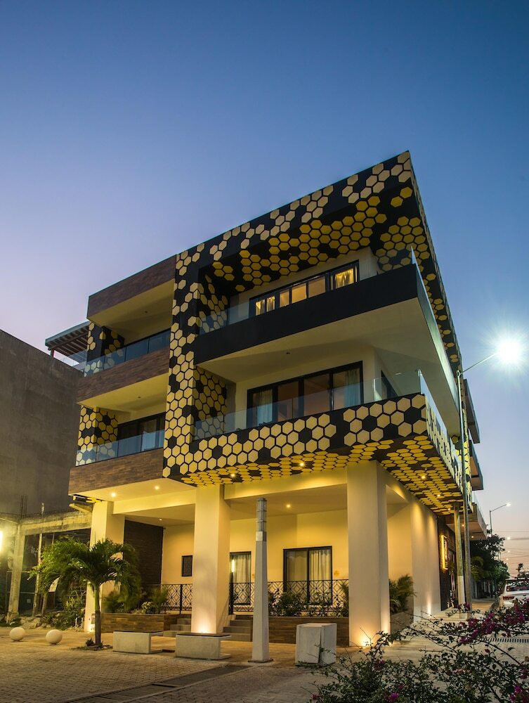 Aparthotel Honey B Suites