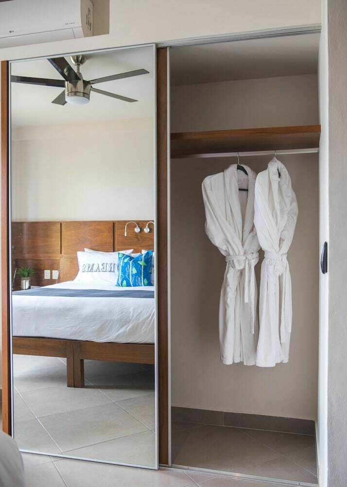 Aparthotel Honey B Suites