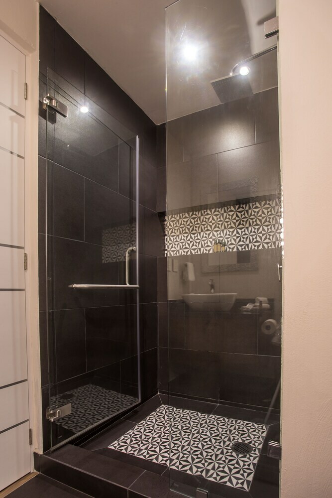 Aparthotel Honey B Suites