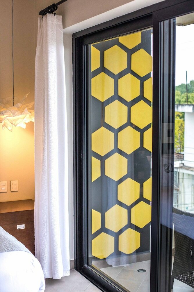 Aparthotel Honey B Suites