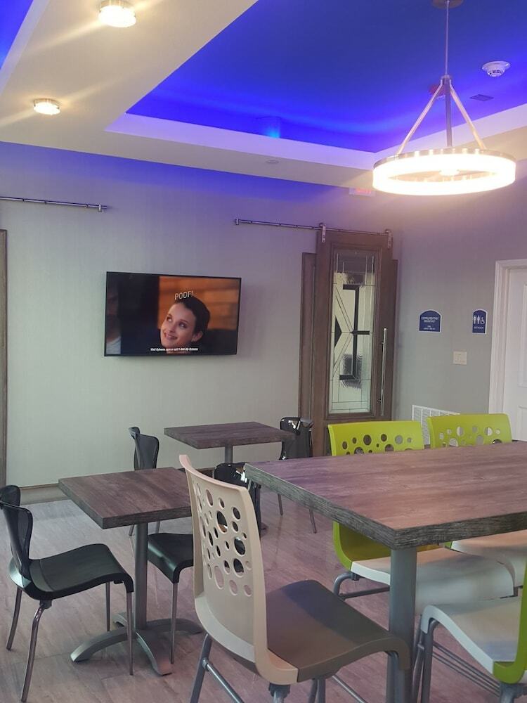 Motel Hotel Blue - Woodlands