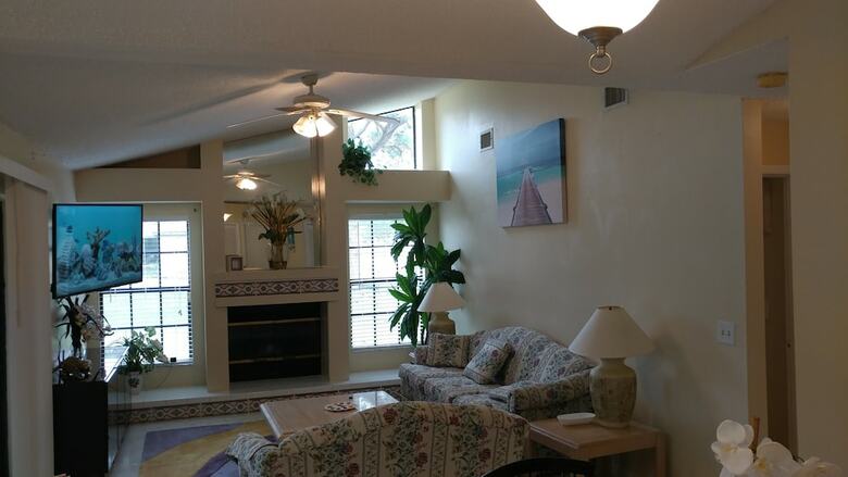 Avis House