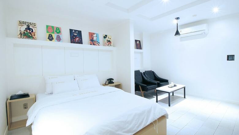 Hotel S