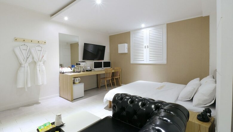 Hotel S
