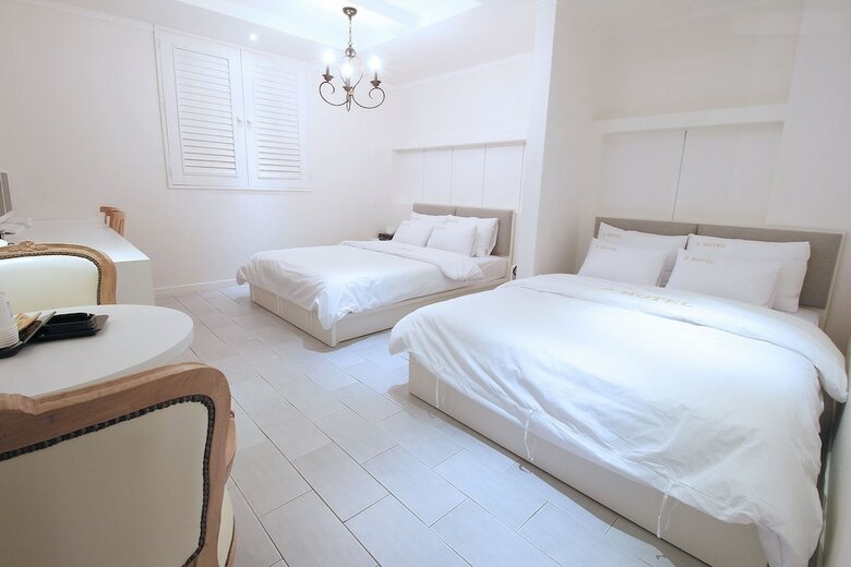 Hotel S