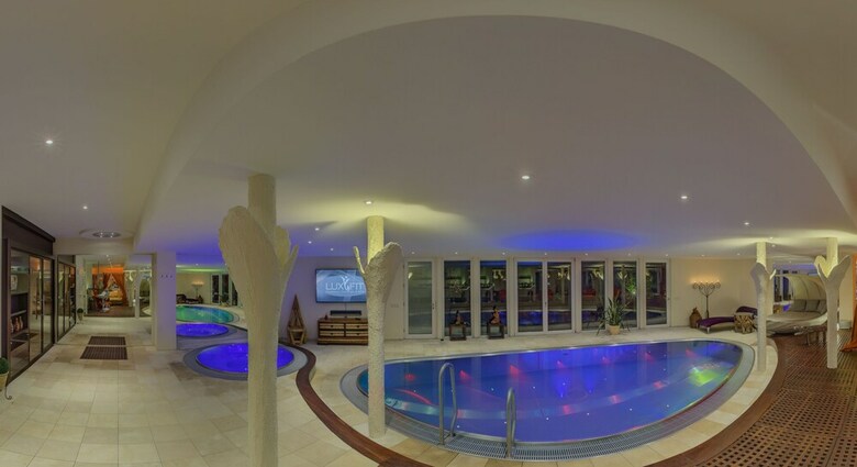 Suites & Spa Hotel
