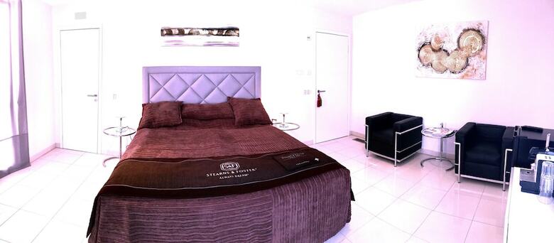 Suites & Spa Hotel