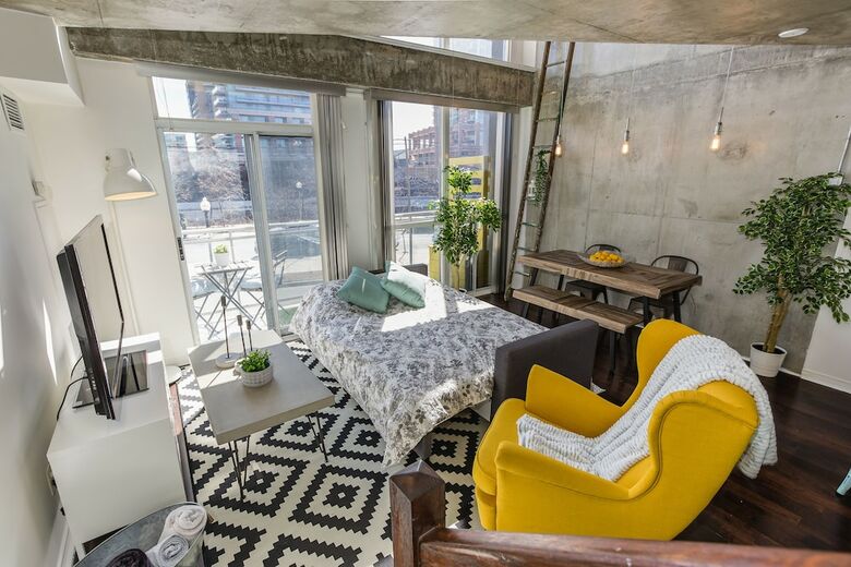 Quickstay - Sunlit Luxury Loft On King West