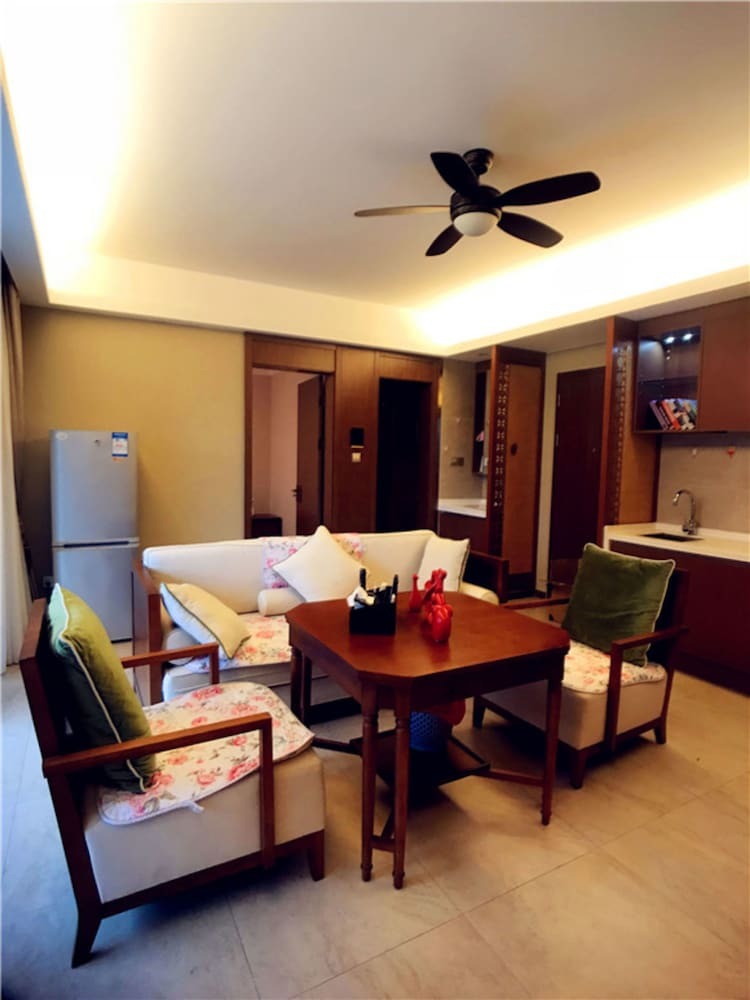 Sanya Linglong Lulushun Hotel